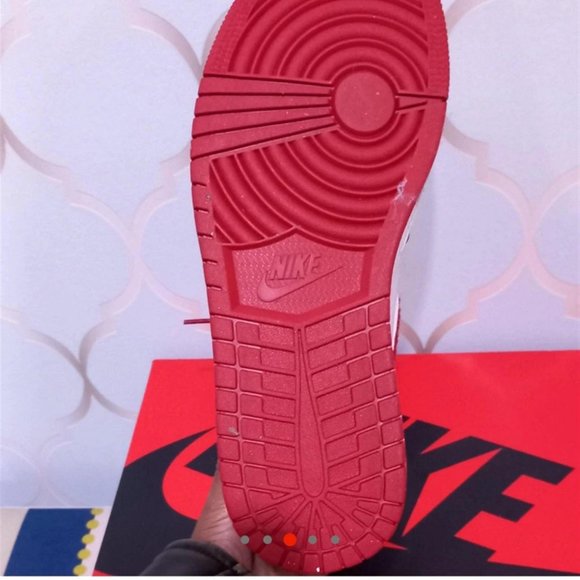 Air Jordan 1 Retro High Chenille Varsity Red - Picture 4 of 4